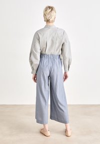 sessùn ISLA MINIMA - Pantalon classique - chambray blue