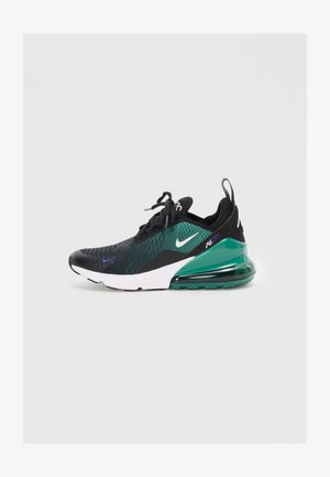 Sapatilhas Nike Air Max em preto e verde com um upper texturizado, uma entressola branca proeminente e amortecimento de ar verde translúcido.