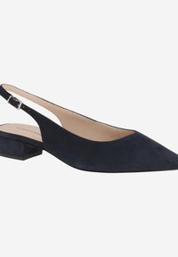 Marineblauwe suède slingback flats met puntige neus, kleine vierkante hak en verstelbare gesp. Soepele textuur, minimalistisch ontwerp.