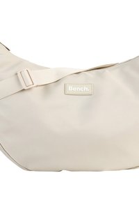 Beige Schultertasche aus strapazierfähigem Material, mit glatter Textur, verstellbarem Tragegurt und rechteckigem Logopatch.