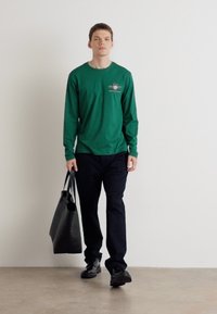 GANT MEDIUM ARCHIVE SHIELD - Langarmshirt - deep forest green