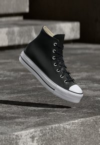 Unausgewählt, black/white