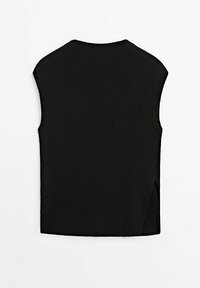 Zwart geribd mouwloos topje met een hoge halslijn, voorzien van zijslits voor extra detail en een aangesloten pasvorm.