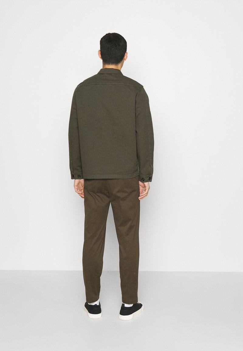 Herren T-shirts & Polos | J.LINDEBERG WORK OVERSHIRT Hemd seaweed green/dunkelgrün - UP06390 Herren T-shirts & Polos | J.LINDEBERG WORK OVERSHIRT Hemd seaweed green/dunkelgrün - UP06390