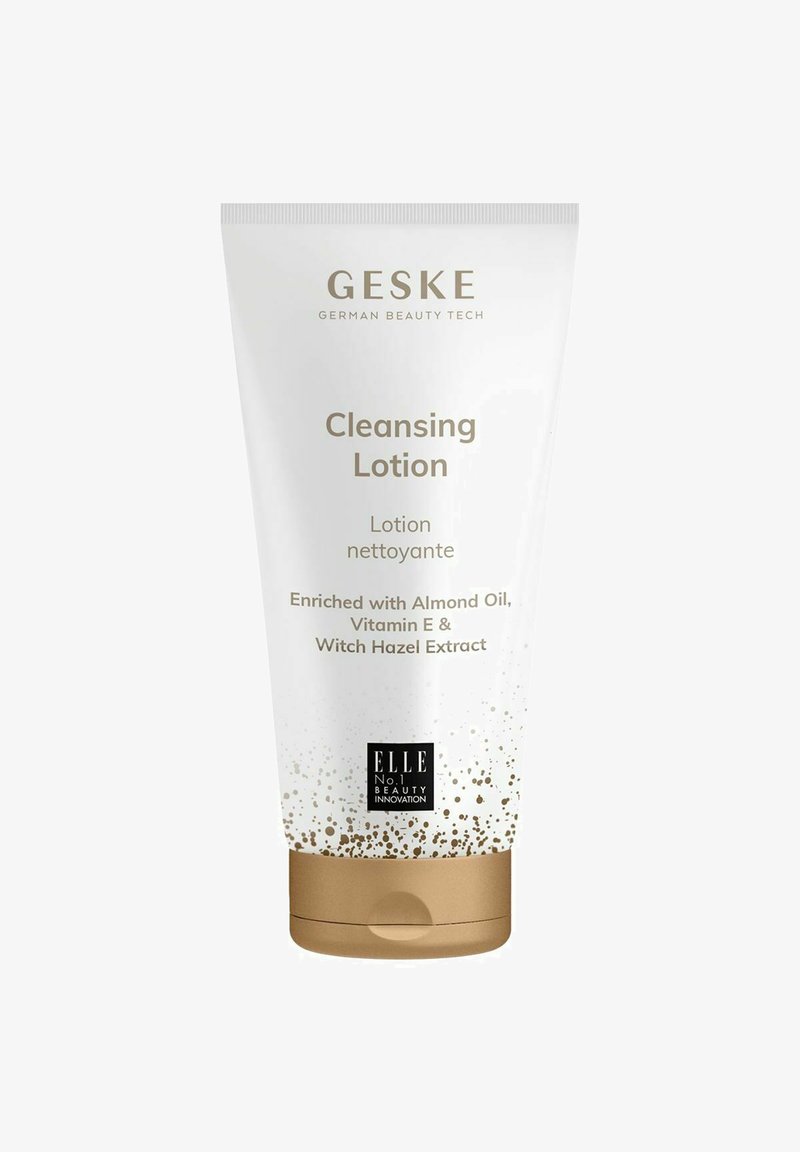 Witte knijptube met gouden accenten, met de tekst "Reinigingslotion", verrijkt met amandelolie, vitamine E en toverhazelaar-extract.