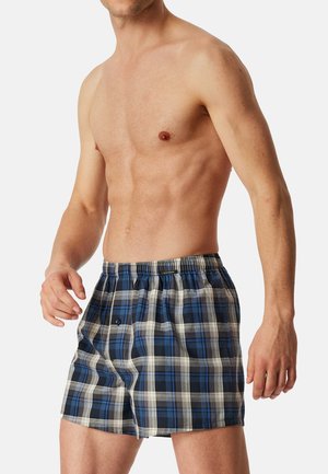 Boxershorts in blauw en grijs geruit, met een elastische tailleband, knoopdetail en een lichtgewicht katoenen stof met een gladde textuur.