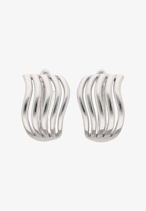 Ezüstszínű fém fülbevalók hullámos, nyitott rudas kialakítással, mindegyiken öt hajlított függőleges csíkkal, amelyek fényt tükröznek fehér háttéren.