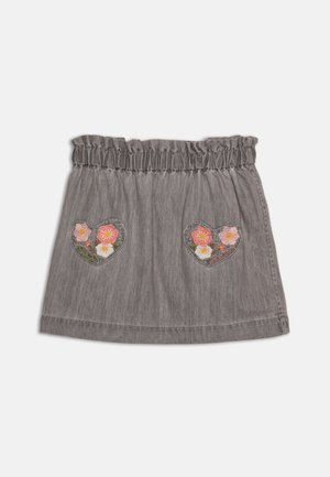 Gray denim skirt with an elastic waistband, featuring heart-shaped pockets with floral embroidery in pink, white, and green accents.