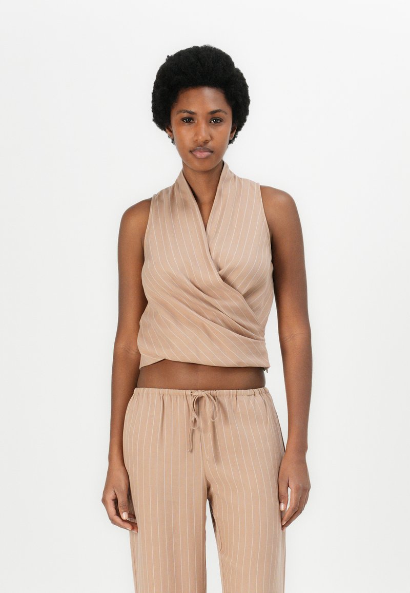 Bec + Bridge - ALMERIA WRAP - Bluse - camel, Forstørre
