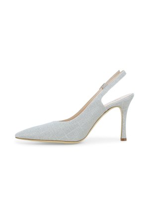 Scarpa slingback con tacco alto argentata con punta appuntita e tomaia in tessuto strutturato, tacco sottile e suola beige.