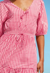 Next PUFF SLEEVE TIE DETAIL  - REGULAR FIT - Kasdienė suknelė - red gingham