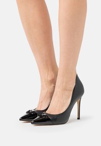 MICHAEL Michael Kors Zapatos altos - black