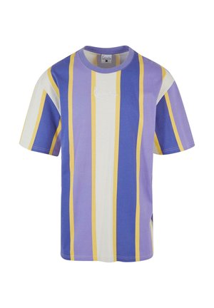 Lyhythihainen t-paita puuvillasta, jossa on pystyraitakuviot violetissa, valkoisessa ja keltaisessa. Sisältää hienovaraisen logon rinnassa.