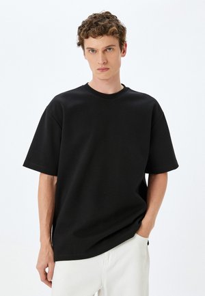 - T-shirt basic