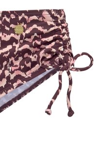 Bas de bikini brun foncé avec un motif abstrait rose, doté de liens latéraux, de détails froncés et d'un petit accent logo doré.