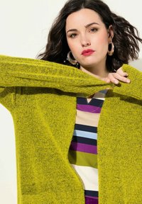 Ulla Popken OPEN SHAPE LONG SLEEVE - Strickjacke - avocado green