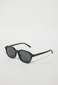 Atlasīts, black/dark grey