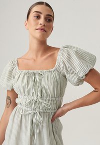 THE FATED MARLY - Dnevna haljina - emerald stripe