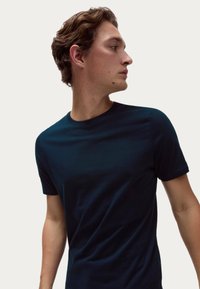 Marks & Spencer REGULAR FIT CREW NECK - Jednoduché tričko - dark navy