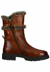 Bota de cuero marrón con borde de pelo sintético, cremallera lateral, punta redonda, suela gruesa de goma negra y costuras decorativas a lo largo de las costuras.