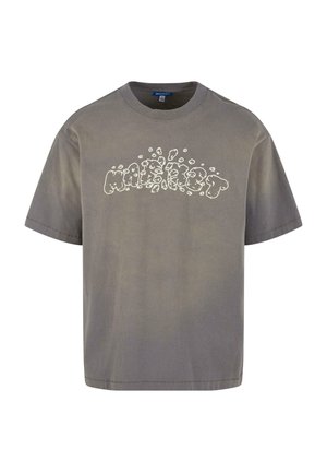 T-shirt in cotone grigio con vestibilità ampia, caratterizzata da un grande design di testo grafico bianco sul petto. Maniche corte e scollo rotondo.