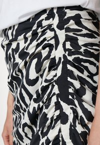 Morgan Φούστα σε γραμμή Α - multico