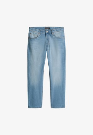 Jean bleu clair à jambes droites avec cinq poches, fermeture par bouton et zip, et légère décoloration au niveau des cuisses et des genoux.