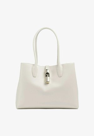 Borsa tote in pelle bianca con due manici e una chiusura centrale in metallo argento su uno sfondo bianco uniforme.