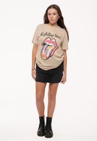 Paradiso Clothing THE ROLLING STONES FLOWERS TONGUE - Print T-shirt - beige