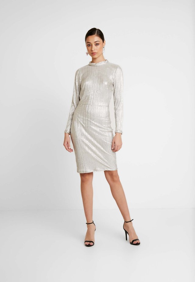 OPEN BACK DRESS - Cocktailkjoler / festkjoler - silver