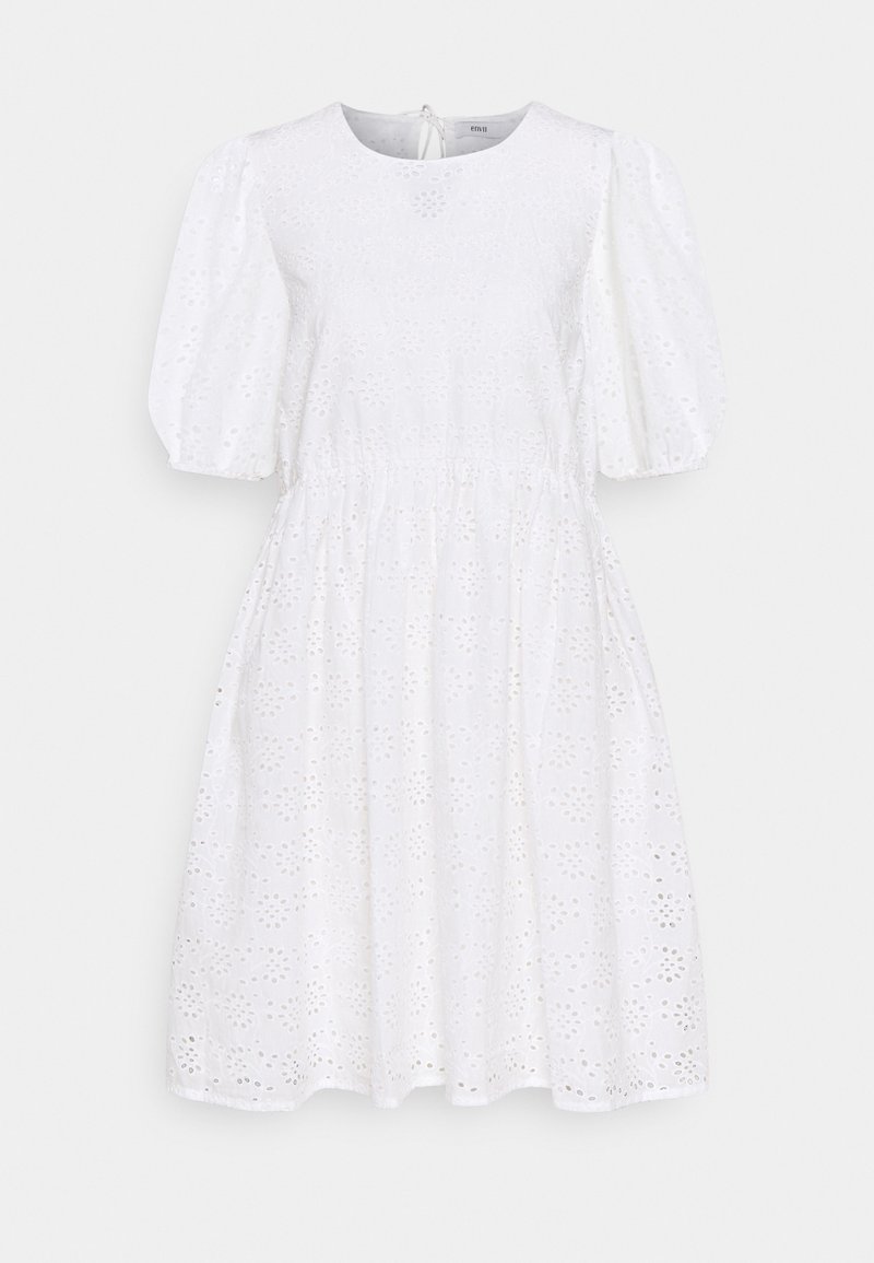 Witte katoenen jurk met pofmouwen, een ronde halslijn en een geborduurd gaatjesmotief. Elastische tailleband voor een getailleerde pasvorm.
