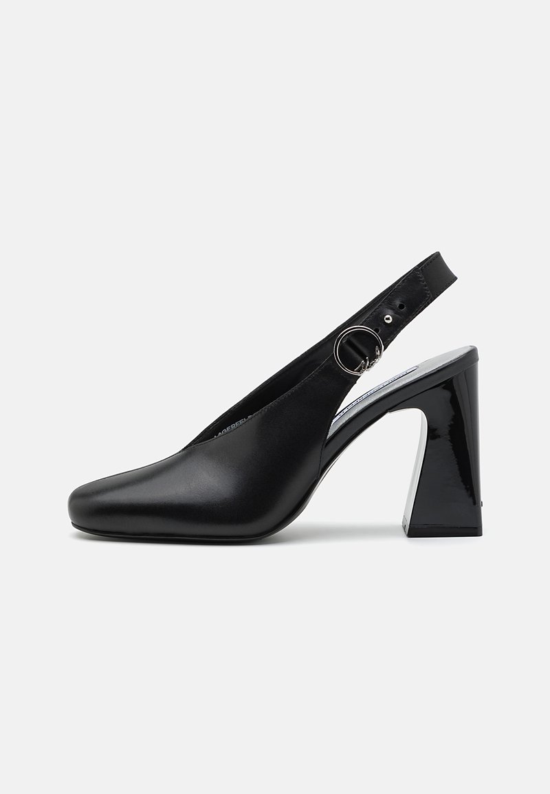 Czarne buty na obcasie typu slingback z kwadratowym noskiem, z lakierowanym wykończeniem i metalowym pierścieniem na pasku. Górna część z teksturowanej skóry.