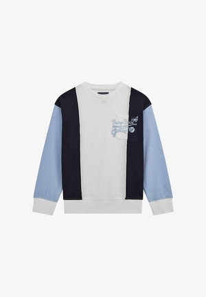 Felpa colorata con pannelli grigi, blu navy e azzurri. Tessuto morbido con collo rotondo, maniche lunghe e stampa sul petto.