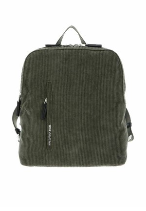 Sac à dos en velours côtelé vert olive de forme arrondie, avec des fermetures éclair argentées, une poche avant zippée et des bretelles noires réglables.