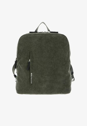 Sac à dos en velours côtelé vert olive de forme arrondie, avec des fermetures éclair argentées, une poche avant zippée et des bretelles noires réglables.