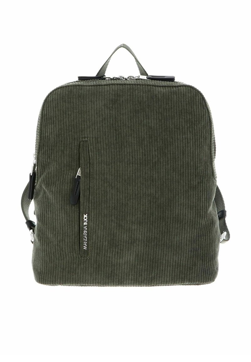 Sac à dos en velours côtelé vert olive de forme arrondie, avec des fermetures éclair argentées, une poche avant zippée et des bretelles noires réglables.