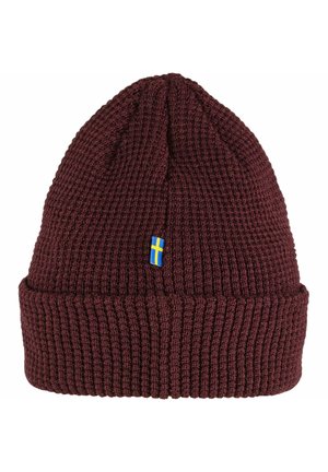 Burgundská pletená čepice s ribbenou texturou, na přední straně se nachází malá švédská vlajka. Manžetový design zvyšuje pohodlí a teplo.