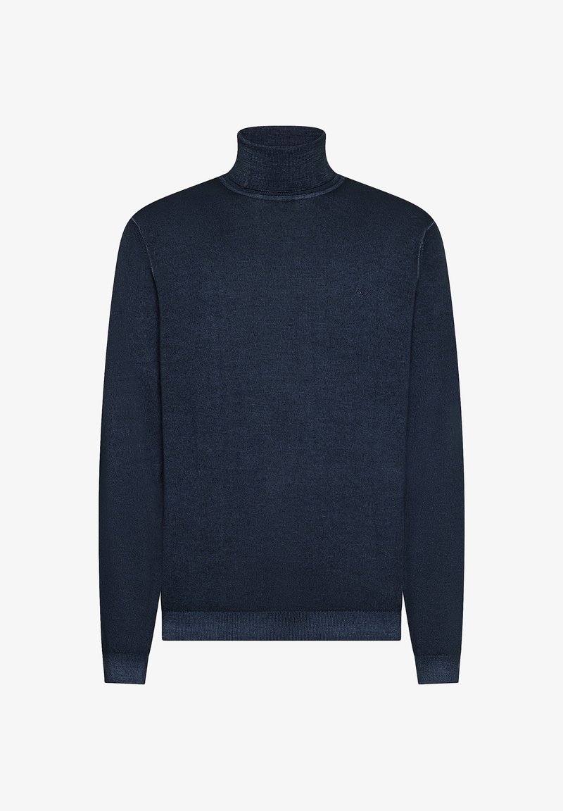 Maglione collo alto blu navy, realizzato in morbido materiale a maglia. Presenta un design aderente, maniche lunghe e polsini e orlo costolati. Branding sottile sul petto.