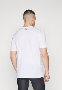 Under Armour LEFT CHEST LOGO - T-shirt con stampa - white/black