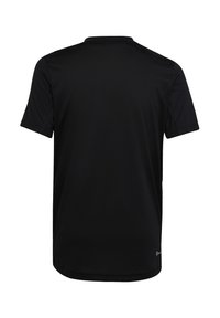 Camiseta deportiva negra de manga corta con cuello redondo, textura suave y un sutil patrón perforado en la tela.