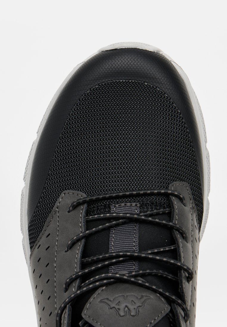 Sneaker low