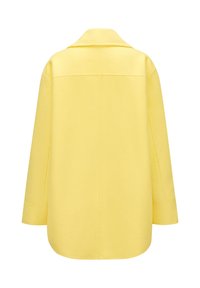 Gelber Wollmischungs-Mantel mit Kragen, langen Ärmeln und geradem Schnitt. Glatte Textur ohne sichtbare Verzierungen oder Muster.