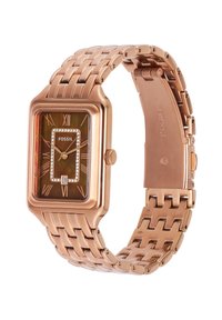 Montre rectangulaire en or rose avec un cadran marron à motif, accents en forme de diamants, chiffres romains et bracelet en chaîne métallique.