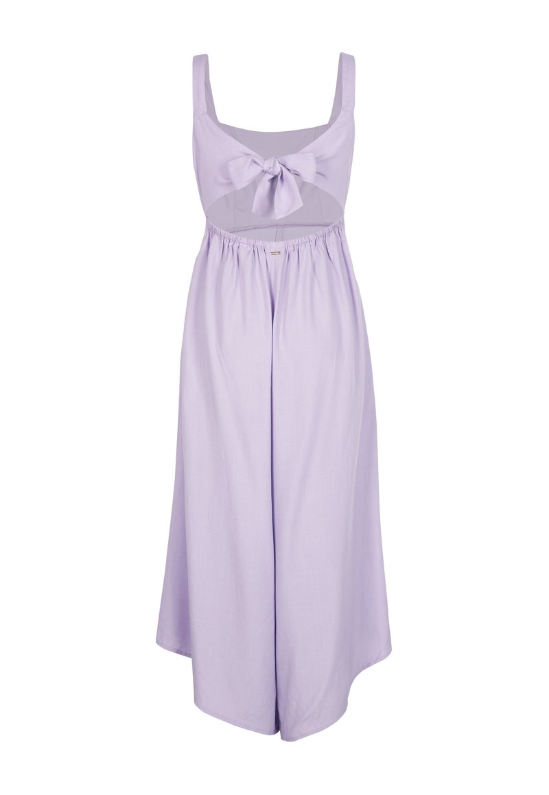 Lila Midi-Kleid mit weitem Bein, quadratischem Ausschnitt und einer Schleifendetail vorne. Hergestellt aus leichtem Stoff mit einer glatten Textur.