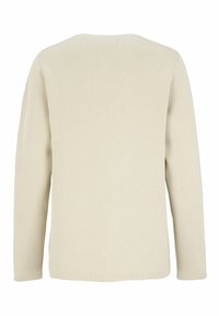 Beige stickad tröja med rundad halsringning, långa ärmar och ett strukturerat mönster, som visar upp en avslappnad passform och rak nederkant.
