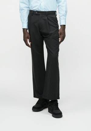 JPSTBILL BAMFORD PLEATED - Nohavice chinos - black