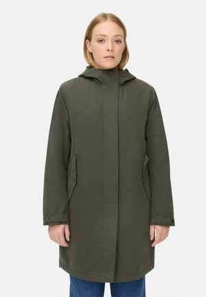 Olivengrøn frakke med hætte, lange ærmer, lynlås foran, sidelommer og en lige pasform. Fremstillet af glat, let stof.