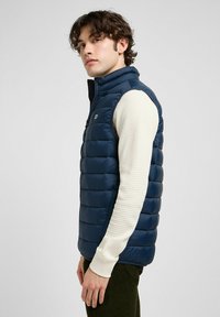 Lee STAND COLLAR PUFFER FOR REGULAR FIT - Liivi - rivet navy