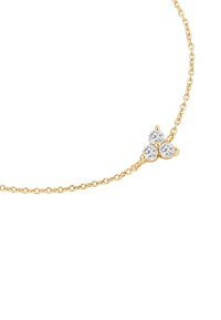 Pulsera de cadena de oro con un diseño delicado que presenta tres gemas redondas y claras agrupadas. Textura suave con eslabones.