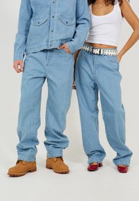 LEGACY STUDIOS - UNISEX - Avar lõikega teksad - light blue denim Väikepilt 1